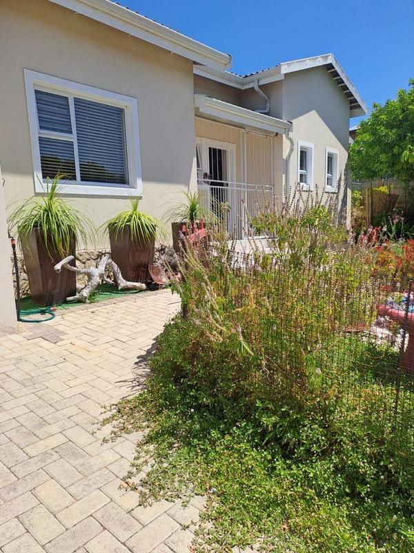 3 Bedroom Property for Sale in Stilbaai Wes Western Cape